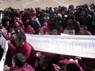 Part of the large group of monks who participated in a 'solidarity' march in Tridu county in Qinghai province's Yulshul prefecture, Feb. 8, 2012.