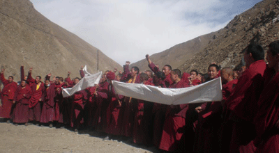 A group of monks at the protest march in Tridu county, Feb. 8, 2012.
